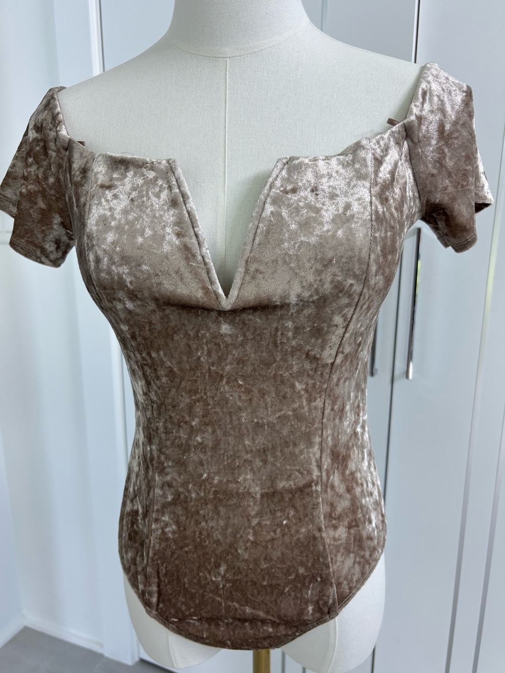 ASTR Crushed Velvet Off-Shoulder V-Notch Bodysuit in Taupe